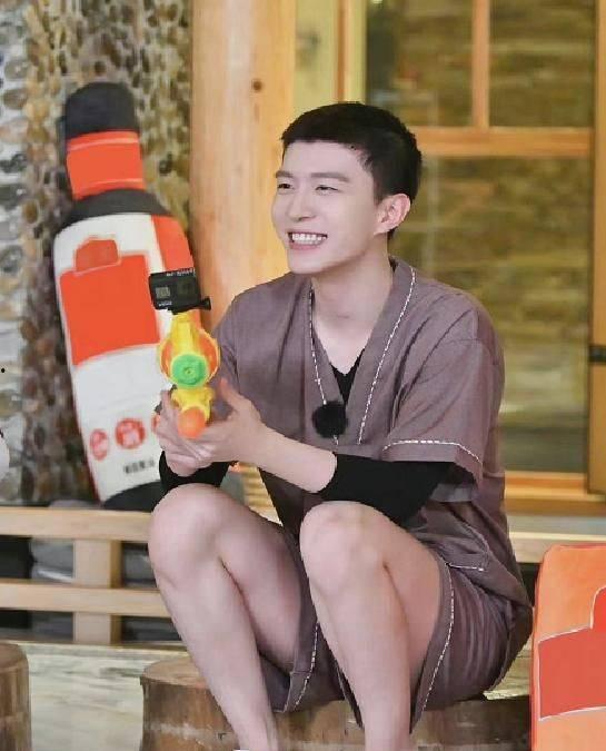 娱乐圈爆料范丞丞贾玲是谁,娱乐圈爆料的神秘关系揭秘